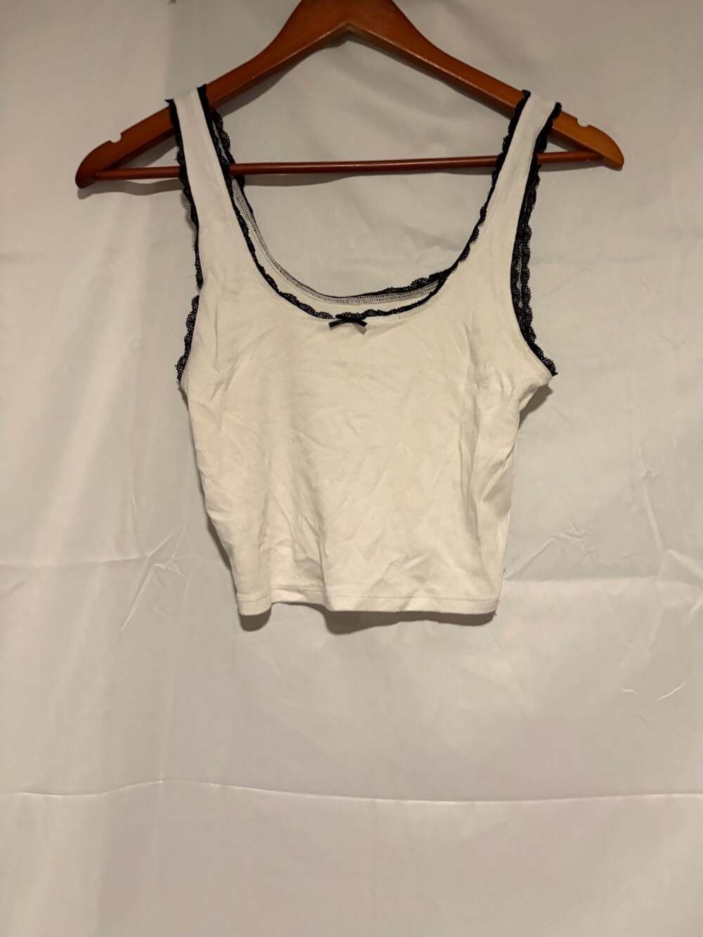 EST. PAC. 1980 white cropped tank top with black lace trim